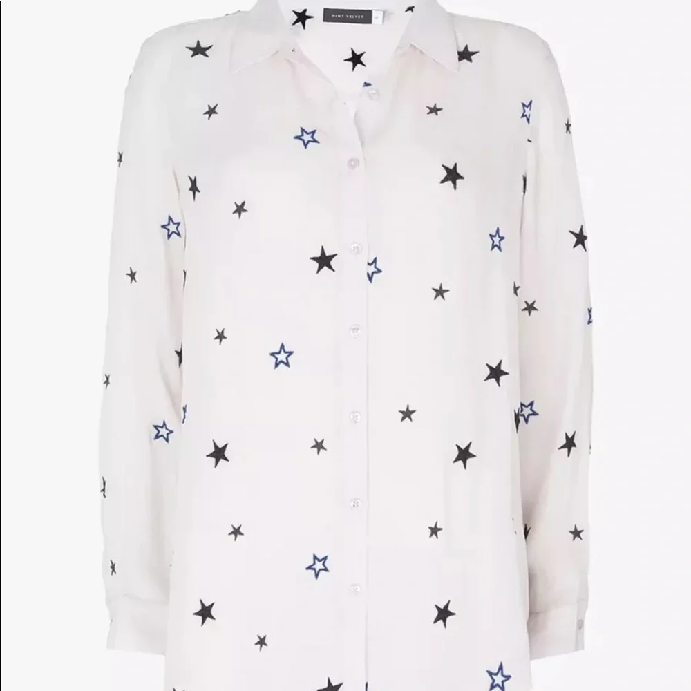 Women's Star Print Button Down Shirt - EUC - Picture 4 of 8